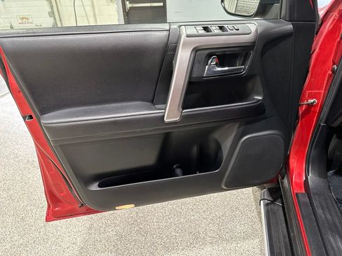 Used 2016 Toyota 4Runner SR5 AWD/4WD image 12