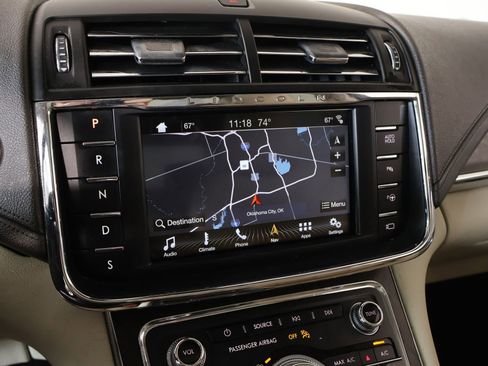 Used 2019 Lincoln Continental Reserve FWD image 7