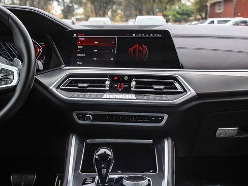 Used 2022 BMW X6 xDrive40i w/ M Sport Package image 13