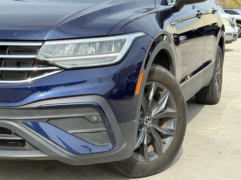 Used 2022 Volkswagen Tiguan SE w/ Panoramic Sunroof Package image 2