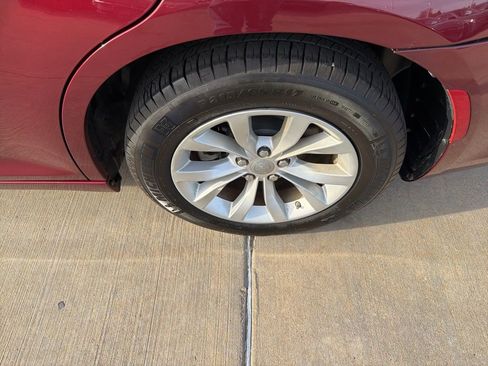 Used 2023 Chrysler 300 Touring RWD image 9