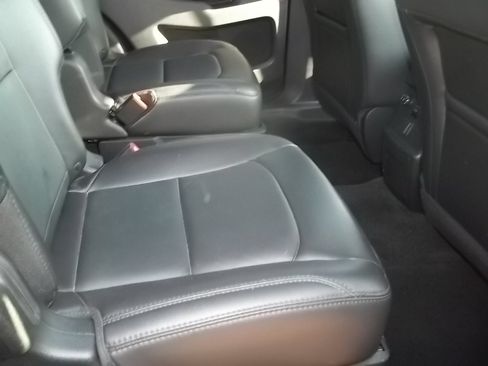 Used 2018 Ford Explorer XLT w/ Equipment Group 202A AWD/4WD image 11