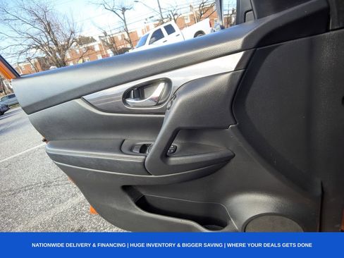 Used 2019 Nissan Rogue SV image 30