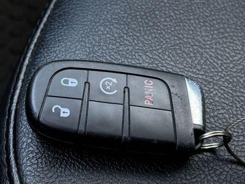 Used 2025 Jeep Compass Trailhawk AWD/4WD image 21