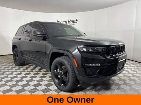 Used 2024 Jeep Grand Cherokee Limited w/ Black Appearance Package AWD/4WD image 4