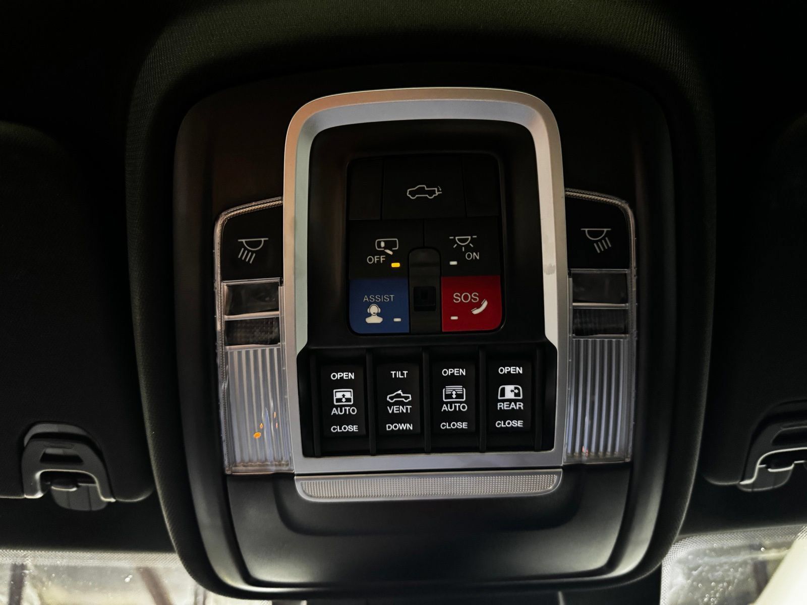 Used 2023 RAM 1500 Laramie AWD/4WD image 29