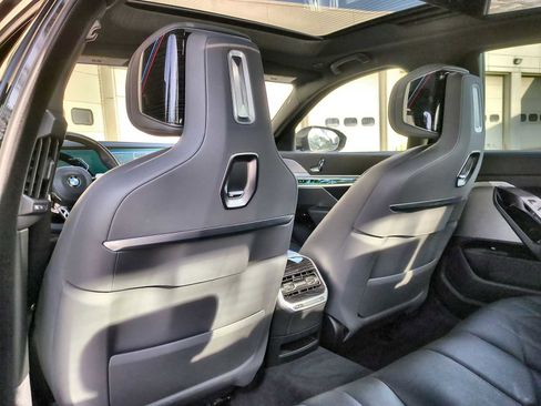 Certified 2024 BMW 760i xDrive 760i xDrive w/ Executive Package image 18