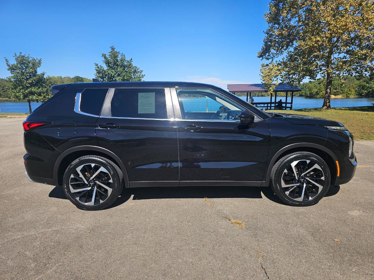 Used 2022 Mitsubishi Outlander SE AWD/4WD image 3