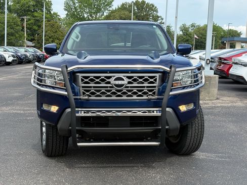 Used 2022 Nissan Frontier SV AWD/4WD image 2