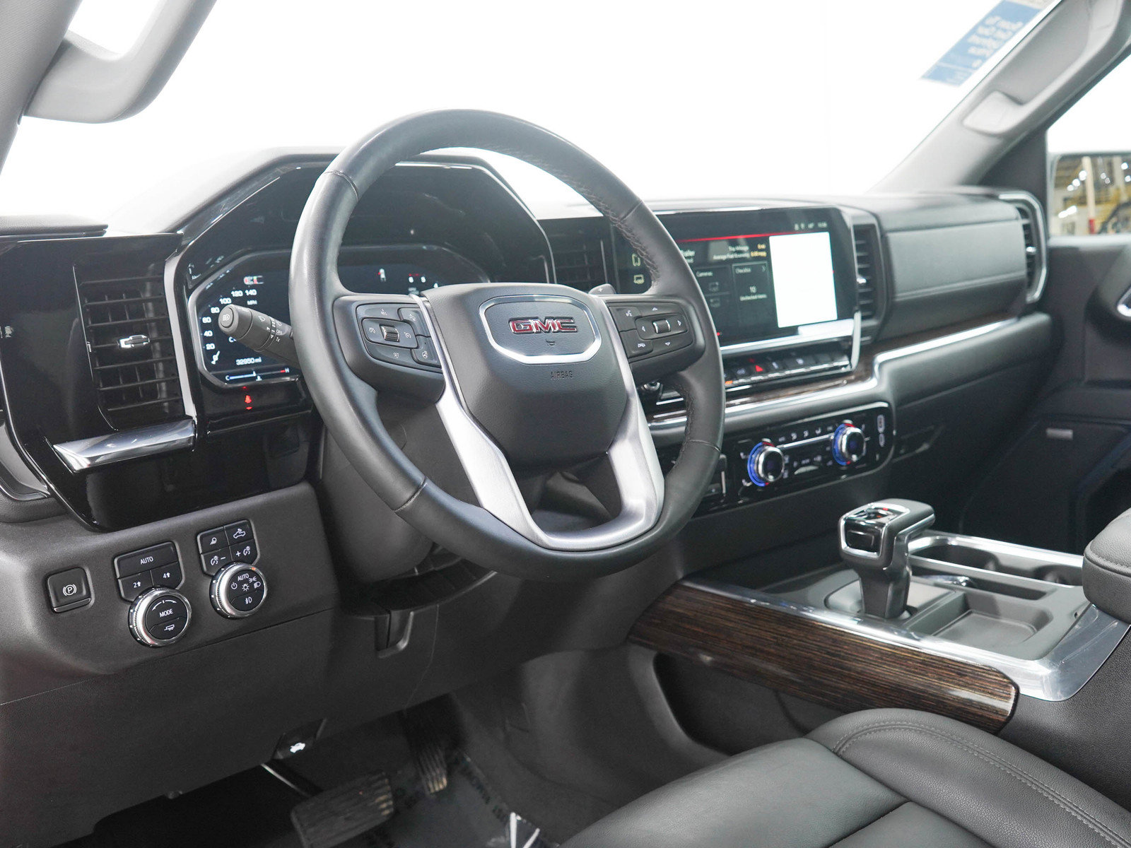 Used 2024 GMC Sierra 1500 Elevation w/ Elevation Premium Package AWD/4WD image 25