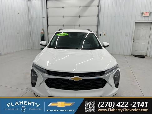 New 2026 Chevrolet Trax LT w/ LT Convenience Package FWD image 7