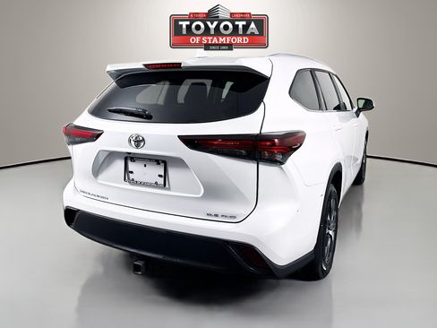 Certified 2024 Toyota Highlander XLE AWD/4WD image 7