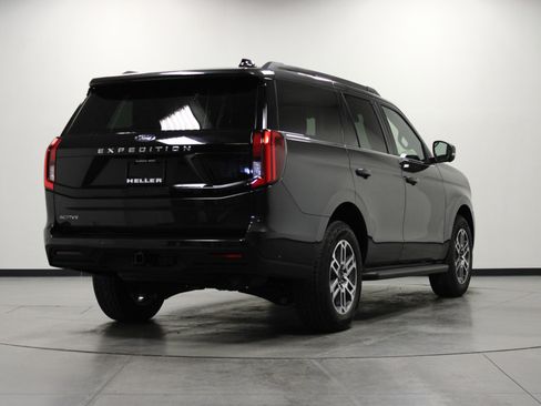 Used 2025 Ford Expedition Active AWD/4WD image 4