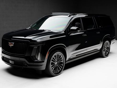 Used 2025 Cadillac Escalade ESV Sport Platinum AWD/4WD image 4
