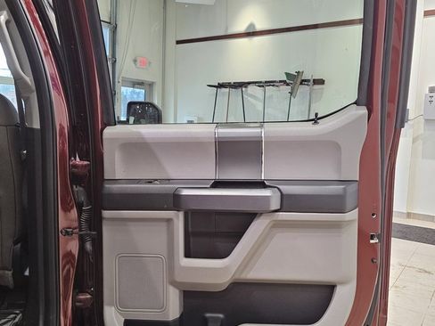 Used 2017 Ford F150 XLT w/ Equipment Group 302A Luxury image 39