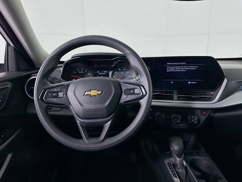 Used 2025 Chevrolet Trax LS image 17