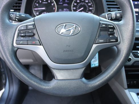 Used 2017 Hyundai Elantra SE image 11