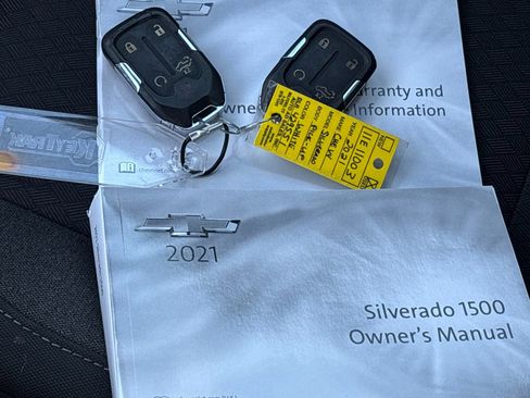 Used 2021 Chevrolet Silverado 1500 LT Trail Boss w/ Bed Protection Package image 9