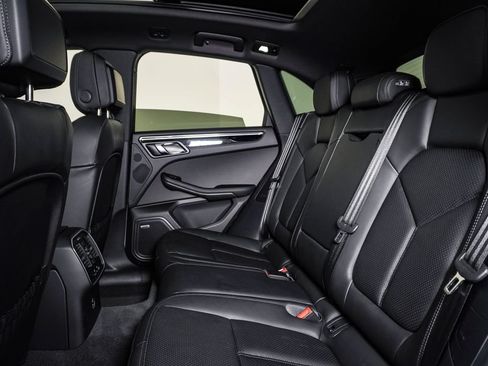 Certified 2026 Porsche Macan AWD/4WD image 17