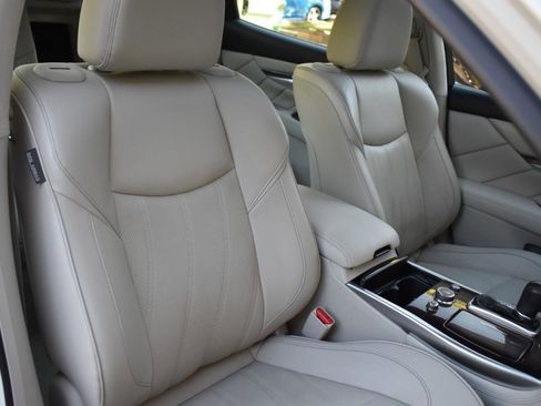 Used 2017 INFINITI Q70 L 3.7 w/ Deluxe Touring Package image 43