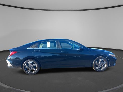 Used 2024 Hyundai Elantra SEL w/ Convenience Package image 19