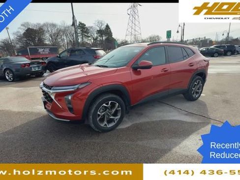 Certified 2024 Chevrolet Trax LT w/ Driver Confidence Package image 4