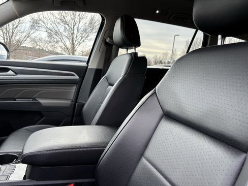 Used 2022 Volkswagen Atlas SEL R-Line image 16