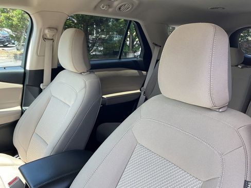 Used 2023 Ford Explorer XLT RWD image 17
