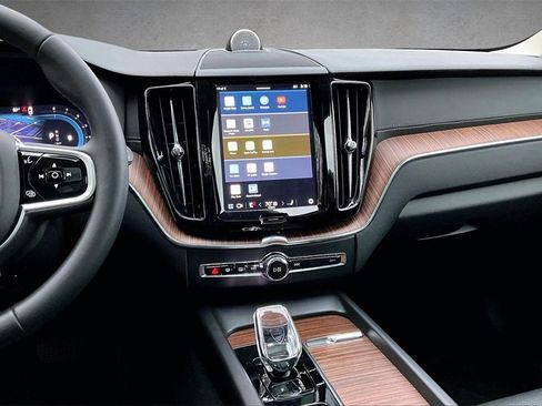 Certified 2023 Volvo XC60 B5 Ultimate image 9