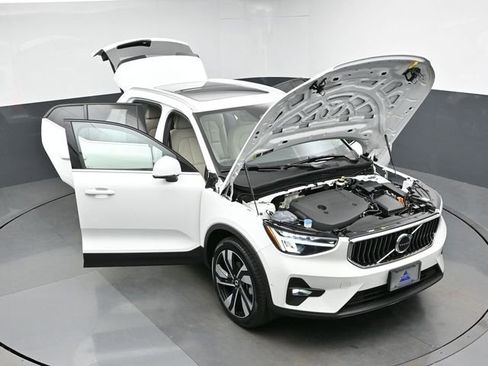 Used 2023 Volvo XC40 B5 Plus w/ Protection Package Premier AWD/4WD image 50