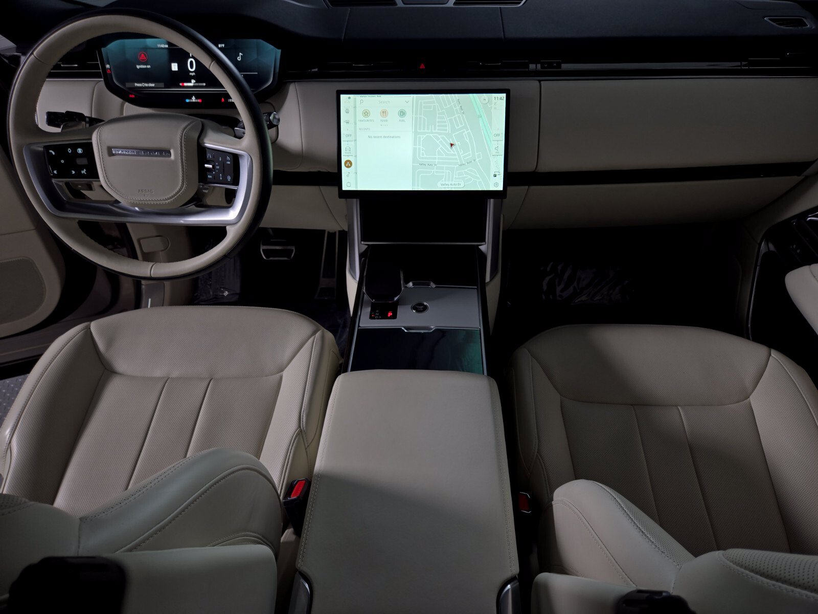 Used 2025 Land Rover Range Rover SE AWD/4WD image 4