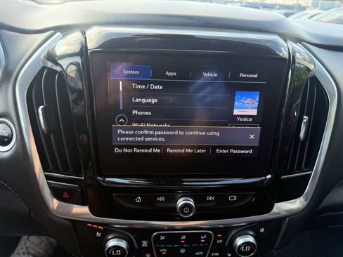 Used 2020 Chevrolet Traverse Premier w/ Redline Edition AWD/4WD image 16