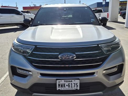 Used 2020 Ford Explorer XLT w/ Equipment Group 202A image 2