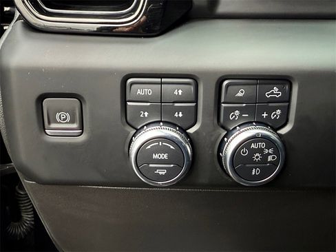 Used 2022 GMC Sierra 1500 AT4 w/ AT4 Premium Package image 12