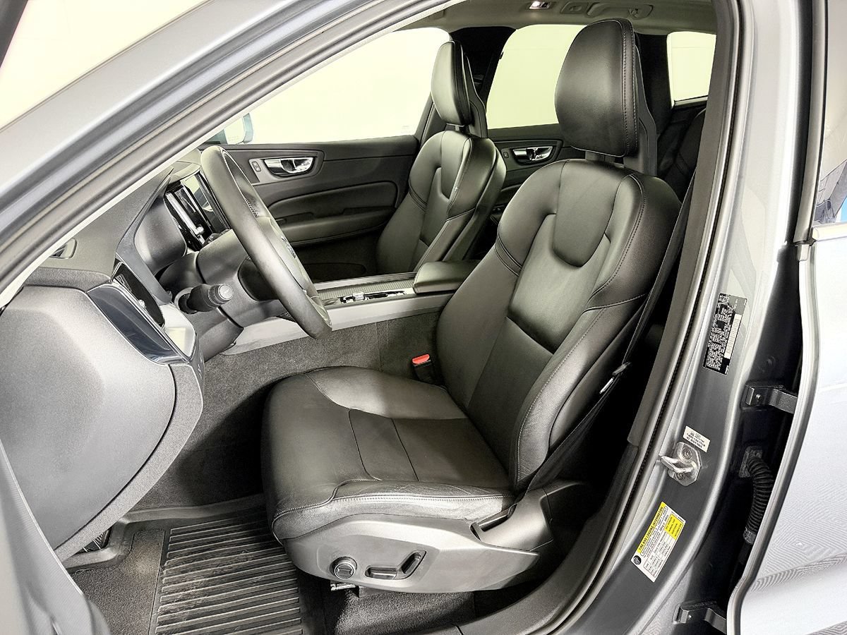 Used 2019 Volvo XC60 T5 Momentum w/ Premium Package AWD/4WD image 34