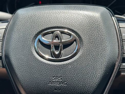 Used 2023 Toyota Camry SE FWD image 33