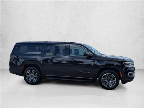 Used 2024 Jeep Wagoneer L Series II RWD image 4