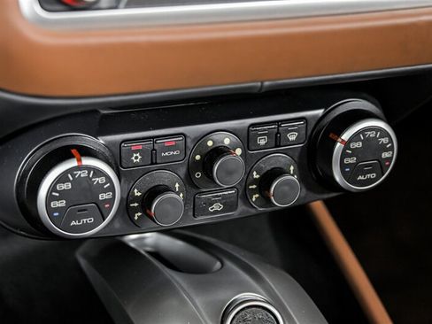 Used 2017 Ferrari California T RWD image 31