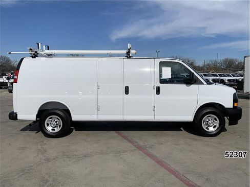 Used 2025 Chevrolet Express 2500 Extended w/ Communications Package image 5