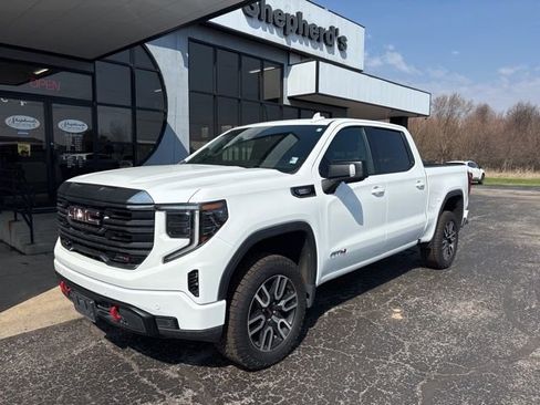 Used 2023 GMC Sierra 1500 AT4 w/ AT4 Preferred Package AWD/4WD image 2