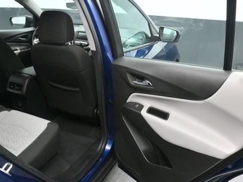 Used 2022 Chevrolet Equinox LS AWD/4WD image 9