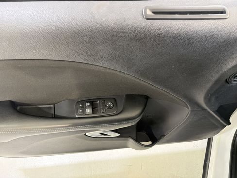 Used 2015 Dodge Challenger SXT image 14