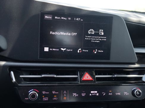 Used 2023 Kia Niro LX FWD image 4