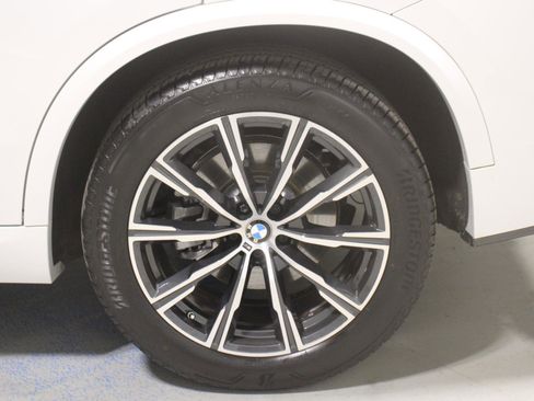 Used 2024 BMW X5 xDrive40i w/ M Sport Package AWD/4WD image 39