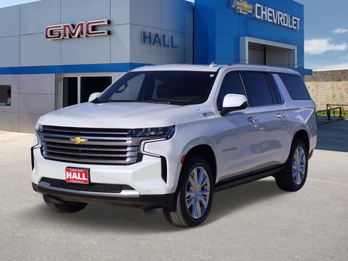 Used 2022 Chevrolet Suburban High Country image 3