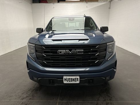 Used 2026 GMC Sierra 1500 Elevation w/ LPO, Elevation Black Package AWD/4WD image 3