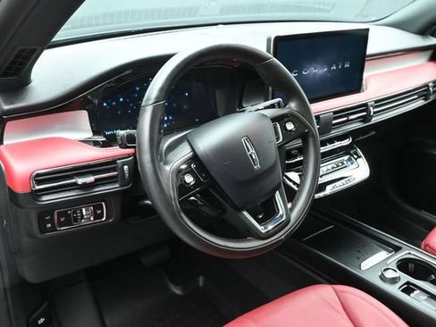 Certified 2025 Lincoln Corsair Grand Touring AWD/4WD image 9