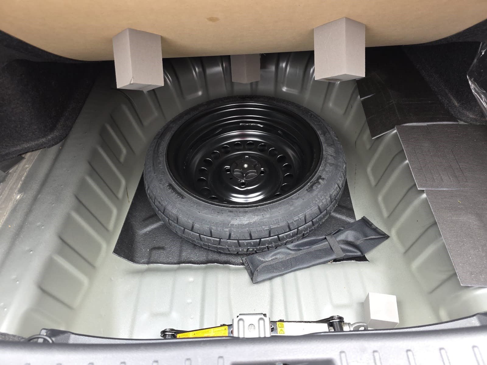 Used 2025 Nissan Versa S w/ Trunk Package FWD image 31