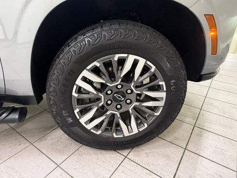 Certified 2025 Chevrolet Suburban Z71 AWD/4WD image 15