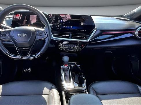 Used 2024 Chevrolet Trax RS w/ Sunroof Package FWD image 7